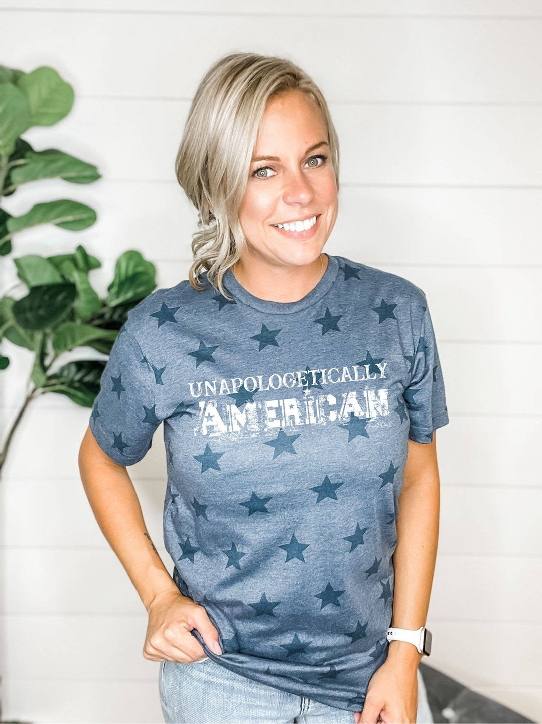 UNAPOLOGETICALLY AMERICAN PATRIOTIC GRAPHIC TEE