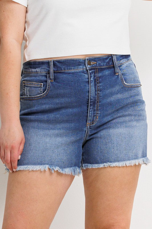 HIGH RISE PLUS SIZE SHORTS WITH FRAY HEM