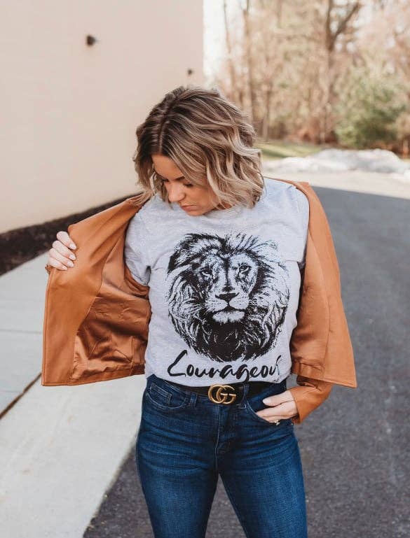 NEW COURAGEOUS LION FAITH GRAPHIC TEE